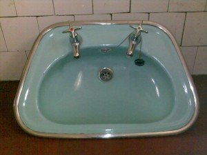 green enamelled sink