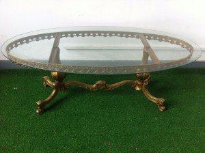 oval dining table