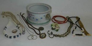 vintage jewellery pieces