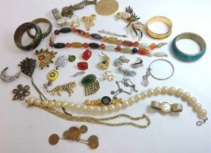A large lot of vintage jewellery