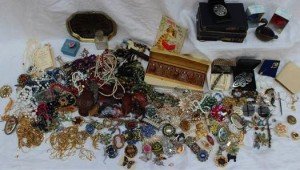 quantity of costume jewellery