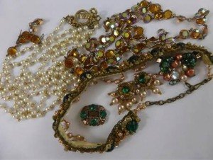 quantity of costume jewellery