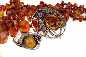 Three items of amber jewellery