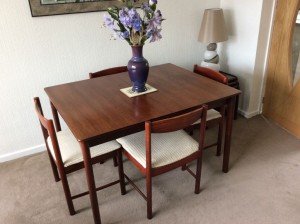 extendable dining table