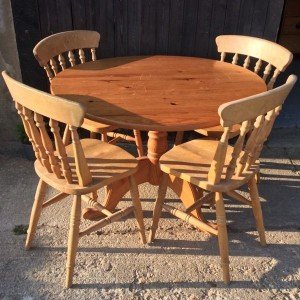 circular dining table