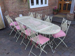 outdoor dining table