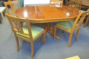 oval dining table