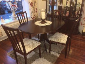 extendable dining table