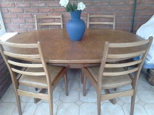 oval dining table,