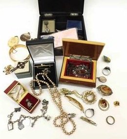 assorted jewellery i