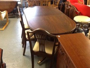 extendable dining table