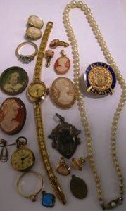 quantity of jewellery