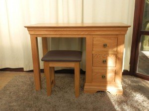 oak dressing table