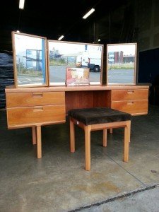 vanity dresser