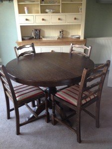 circular dining table