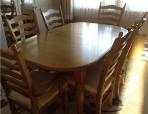 oval dining table