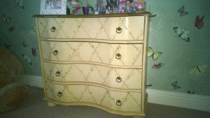 chest of four drawers