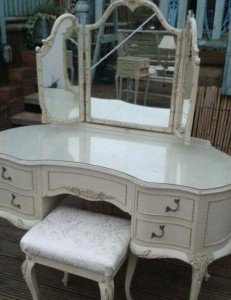 vanity table