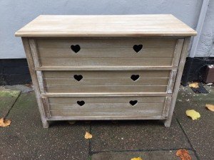 chest of drawers