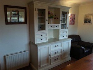 dresser unit