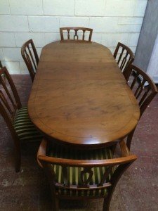extendable oval dining table