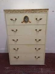 chest of five drawers