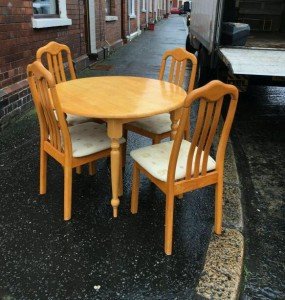 round dining table