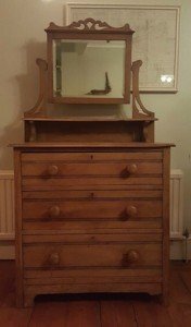 pine vintage dresser,