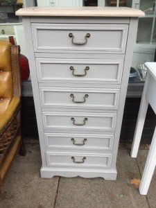 chest of six drawers