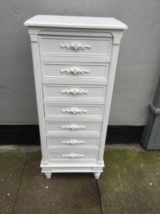 chest of seven drawers