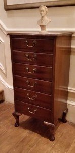 chest of drawers