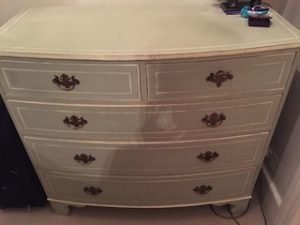 chest of drawers