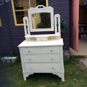 dresser unit